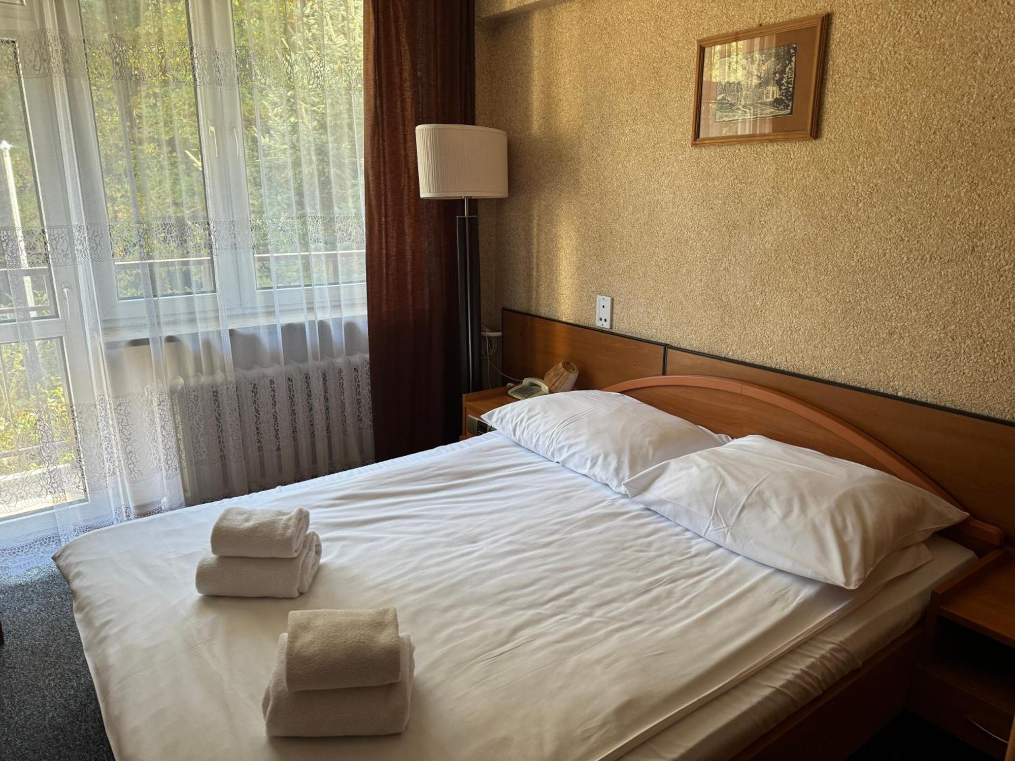 Hotel Echo Cedzyna Exteriör bild