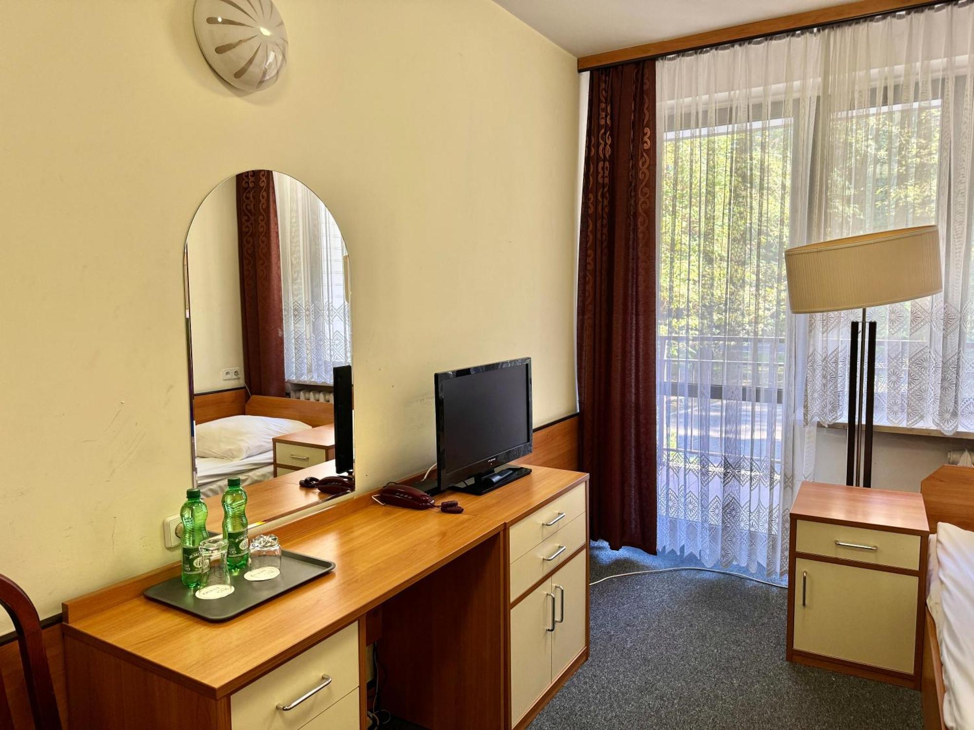 Hotel Echo Cedzyna Exteriör bild
