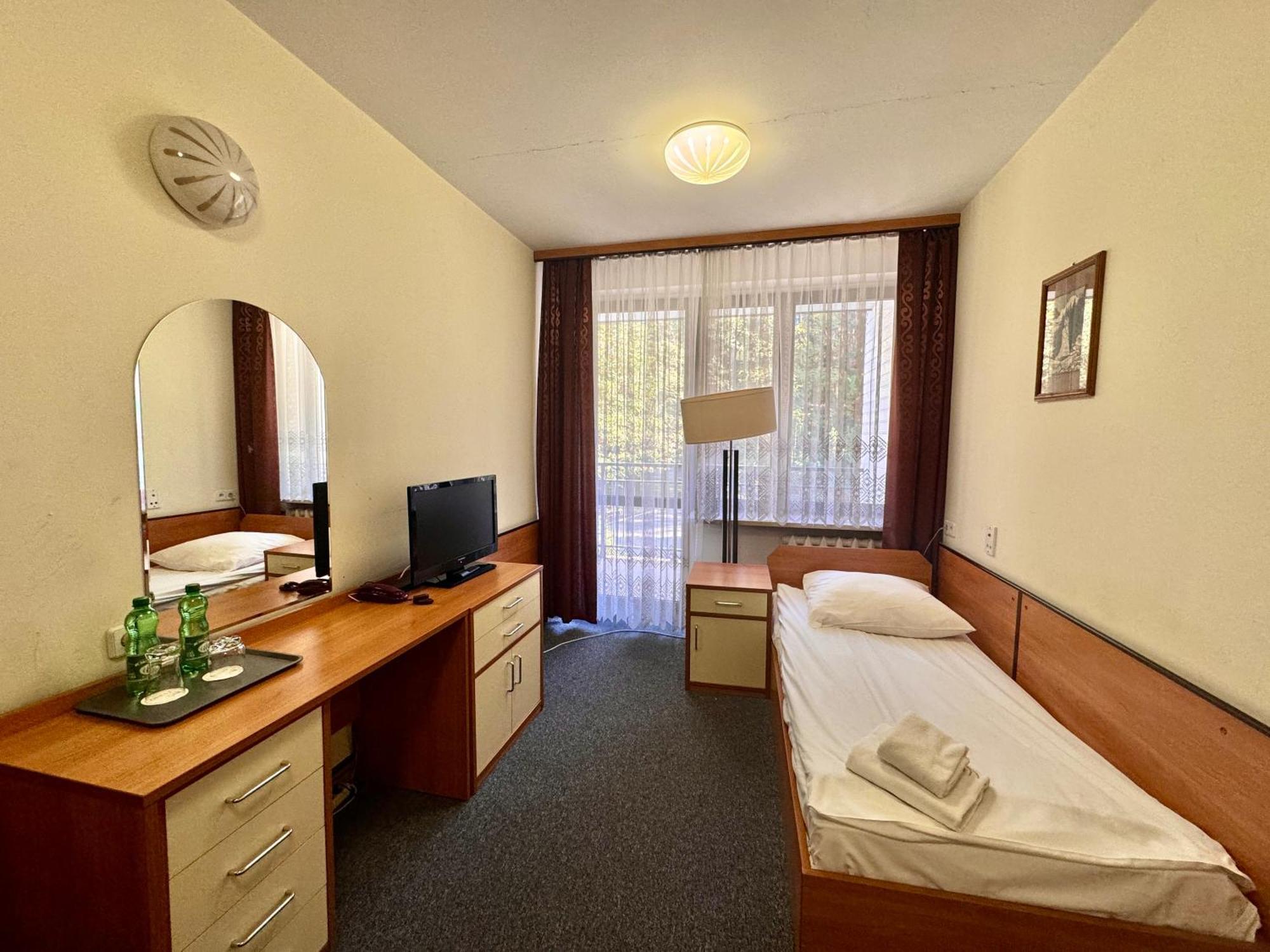 Hotel Echo Cedzyna Exteriör bild